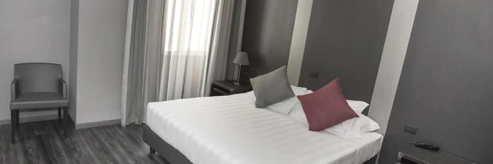 V99 Hotel Roma Esterno foto